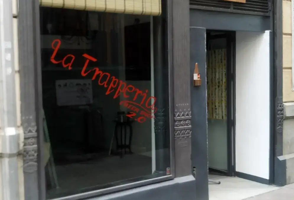 Sélection de bières artisanales européennes et plats fusion chez CEPA Craftbeer & Wine