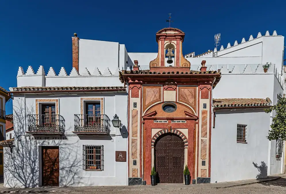 Arc califal de la cour intérieure de La Ermita Suites avec vue sur la Mezquita