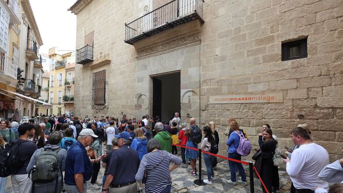 Colas octubre Museo Picasso