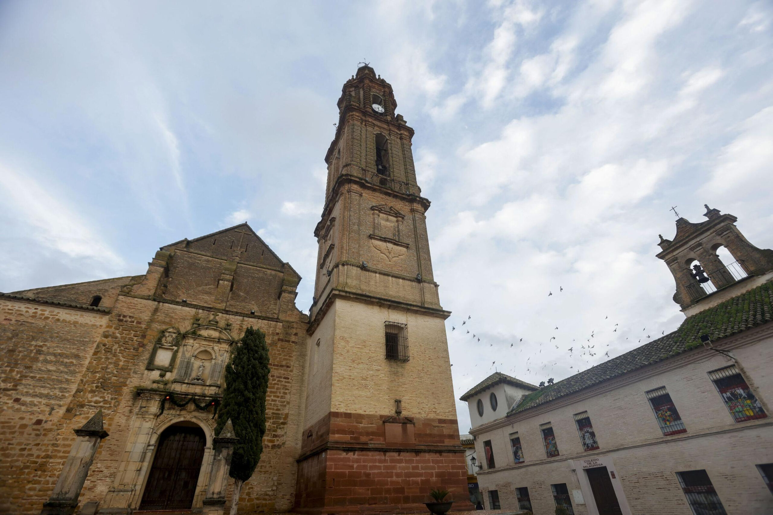 La torre inclinada de la Iglesia de la Asunción de Bujalance / Juan Ayala