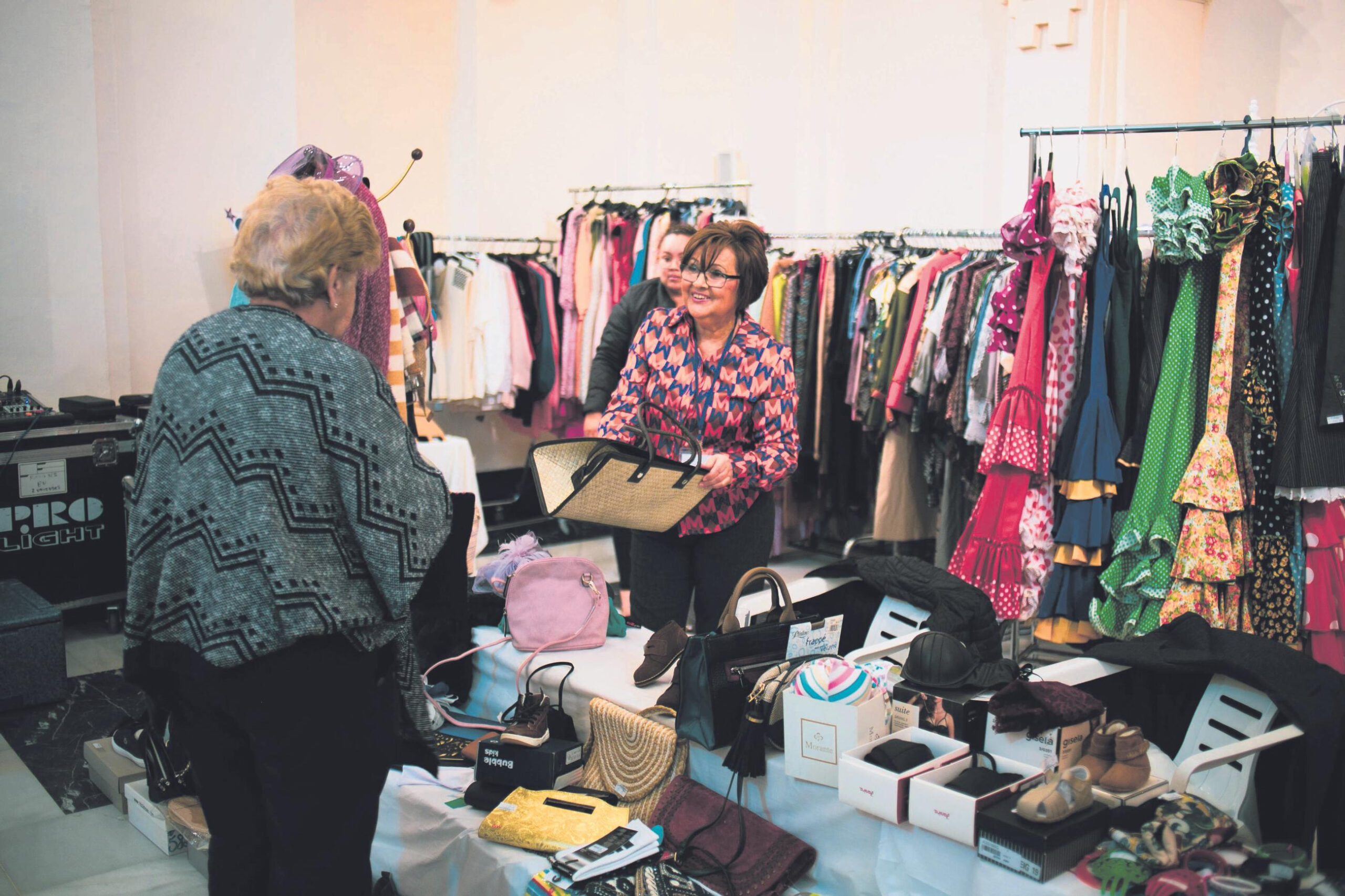 Mercadillo Solidario Alzheimer Córdoba / Magdalena Szwoch / Julia Kasznbowska