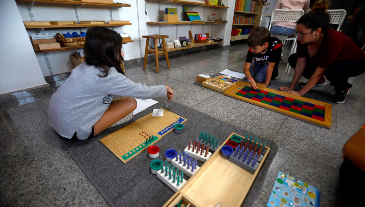 Varios alumnos de la escuela La Trébola Montessori School. / Miguel Ángel Salas
