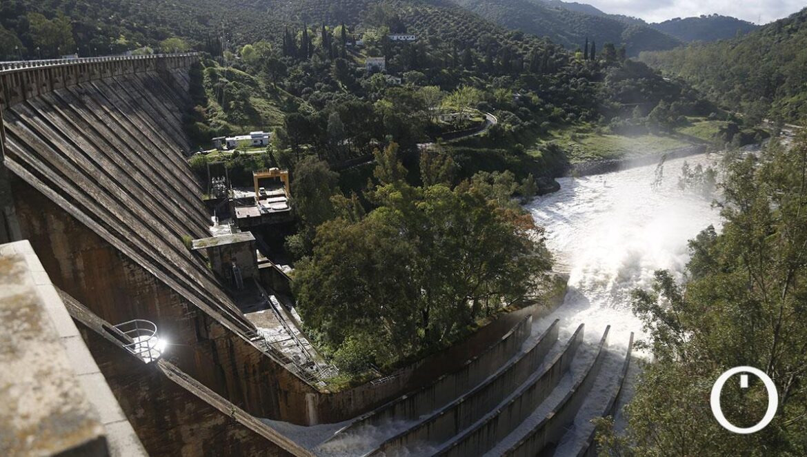El embalse del Guadalmellato. El presidente de Emacsa, Daniel García-Ibarrola.