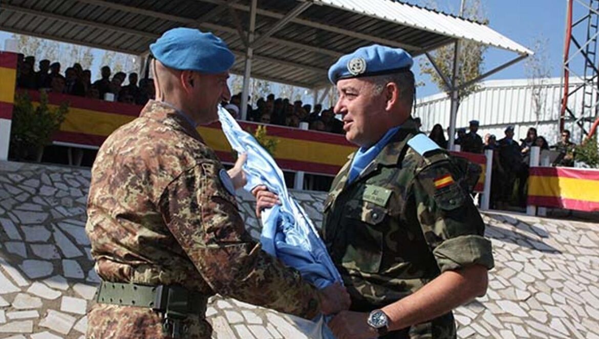 Imagen de archivo del acto de entrega del mando de la base de Líbano a los militares cordobeses.