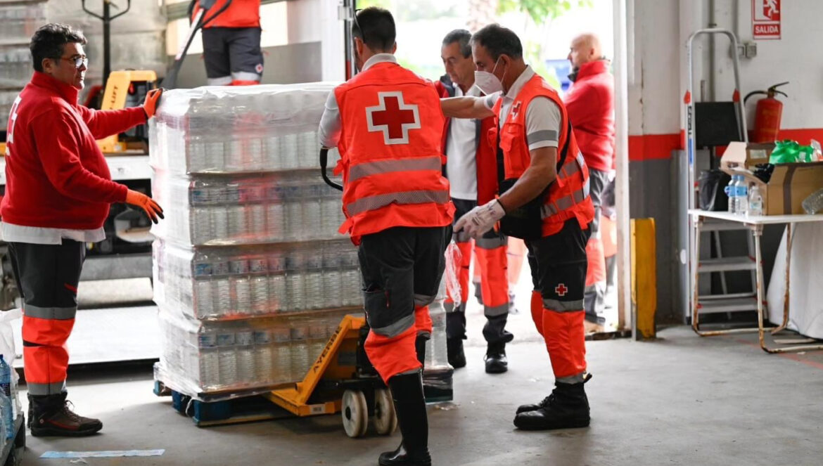 Efectivos de Cruz Roja en Córdoba en Valencia. / El Día