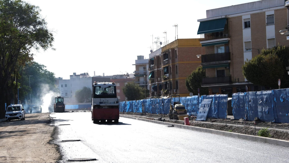Obras en la avenida de Trassierra. / Juan Ayala