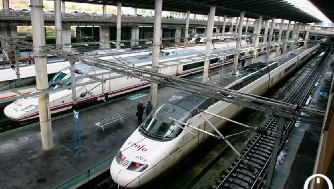 Trenes AVE en la estación de Córdoba. | MADERO CUBERO