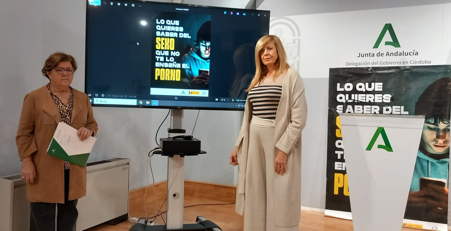 Dolores Sánchez y Rosario Alarcón presentan la campaña de prevención del consumo de pornografía. / El Día