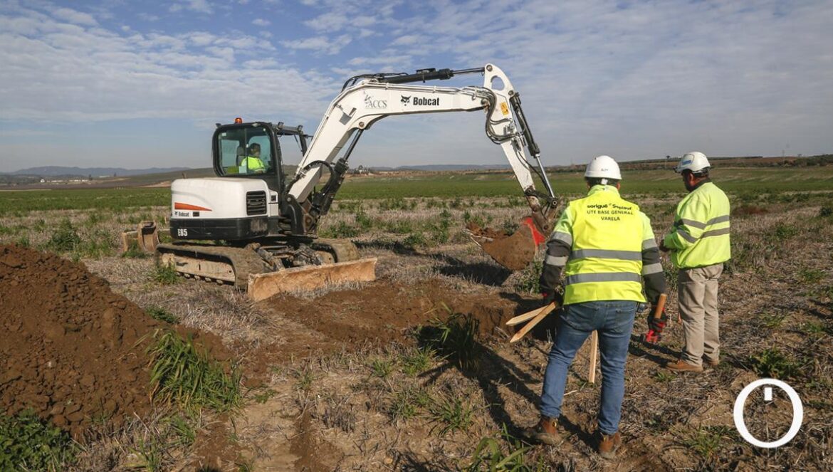 Obras en los terrenos de la Base Logística Álex Gallegos Autoridades civiles y militares, en la inauguración de la jornada en Zaragoza
