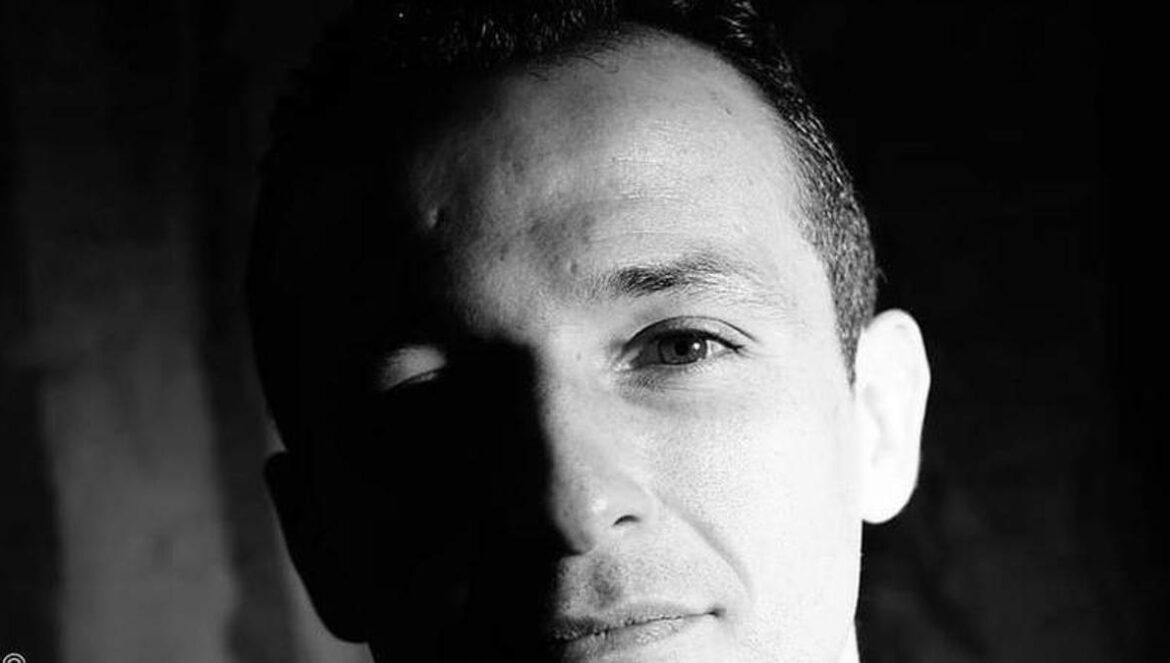 El poeta ganador, Bernard Engel.