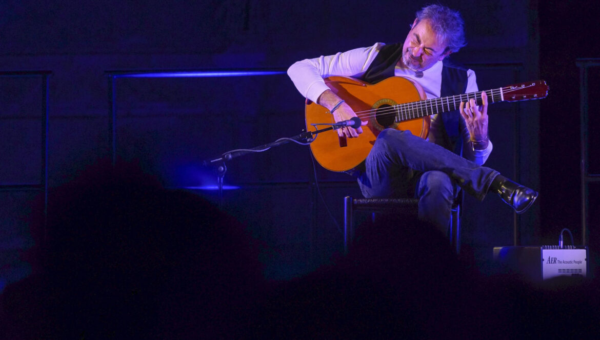 El guitarrista José Antonio Rodríguez, durante una actuación. / Raúl Caro / Efe