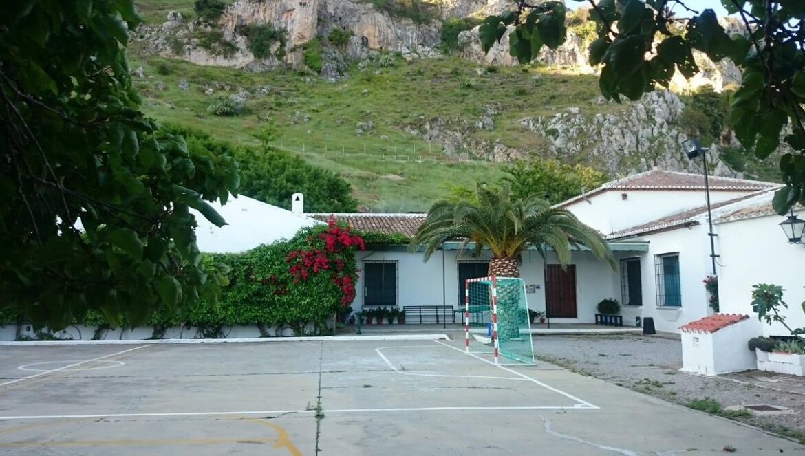 El albergue de Zuheros lleva dos años cerrado. El albergue de Zuheros. Actividades en el albergue de Zuheros cuando estaba en uso.