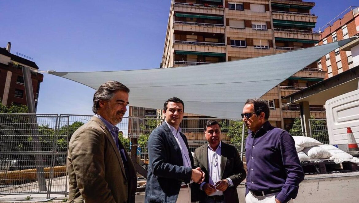 Un primer toldo se colocó en abril en el CEIP Vista Alegre.