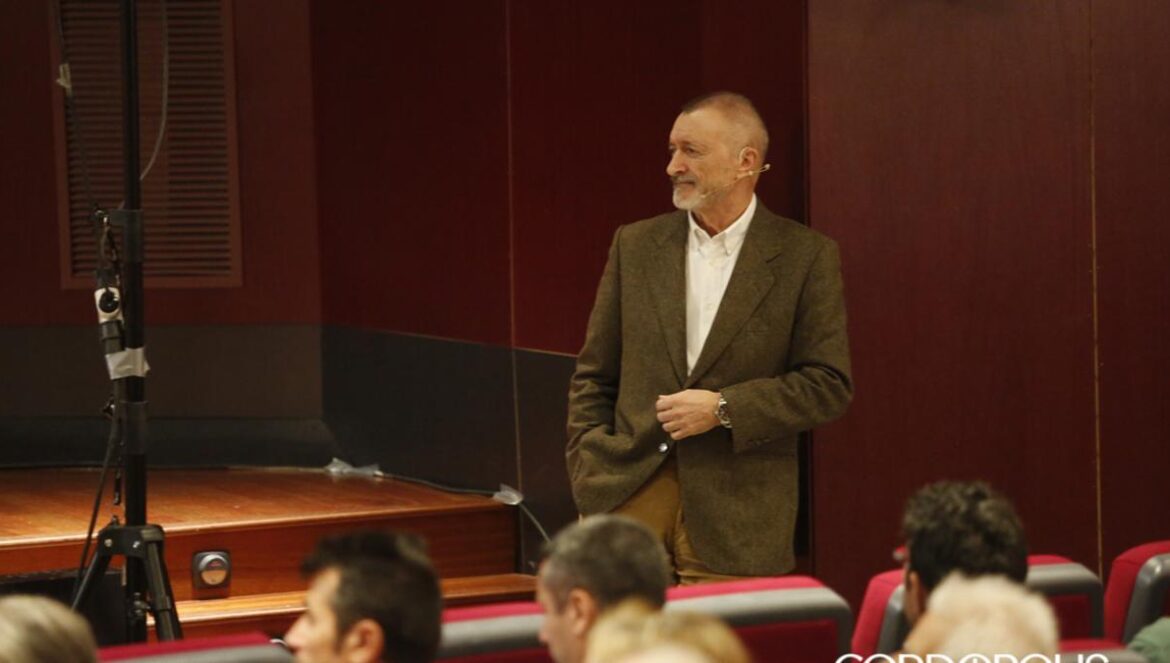Arturo Pérez Reverte ÁLEX GALLEGOS
