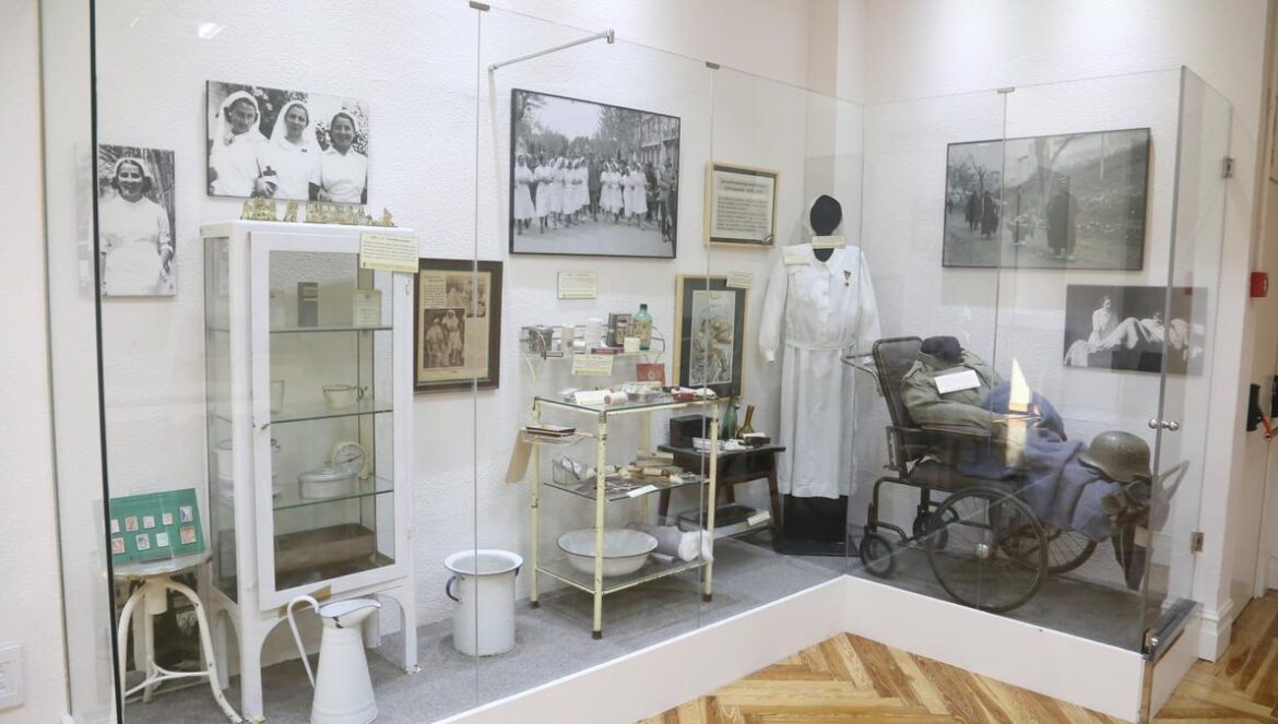 Interior del Museo de la Enfermería de Madrid. Fotografía histórica de enfermeras de Córdoba.