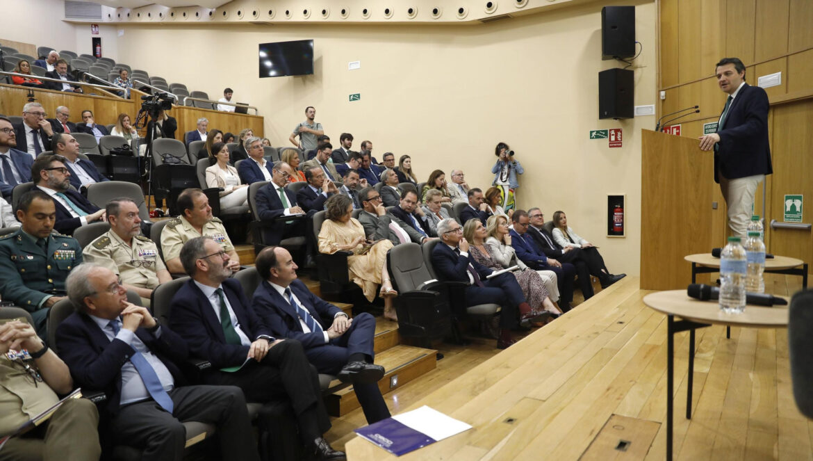El alcalde de Córdoba, José María Bellido, en la jornada que se llevó a cabo en Algeciras / Efe