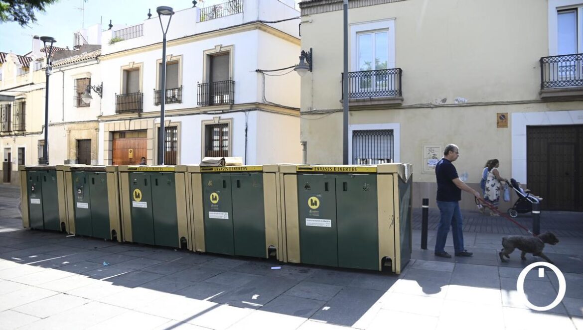 Contenedores en la plaza Juan Bernier