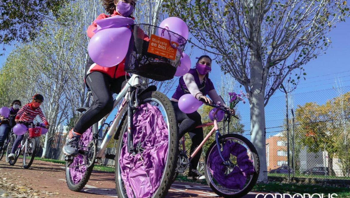 Imagen de archivo de la Marcha en Bici contra la Violencia de Género en Córdoba | ÁLEX GALLEGOS