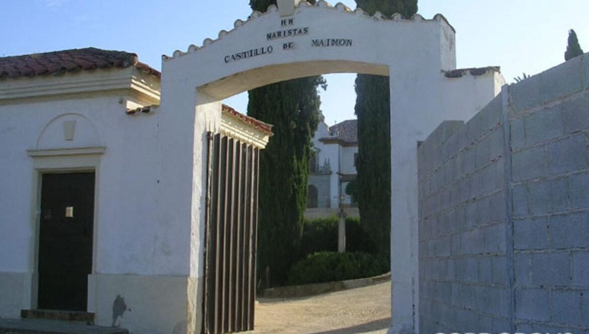 Entrada al castillo del Maimón Madero Cubero