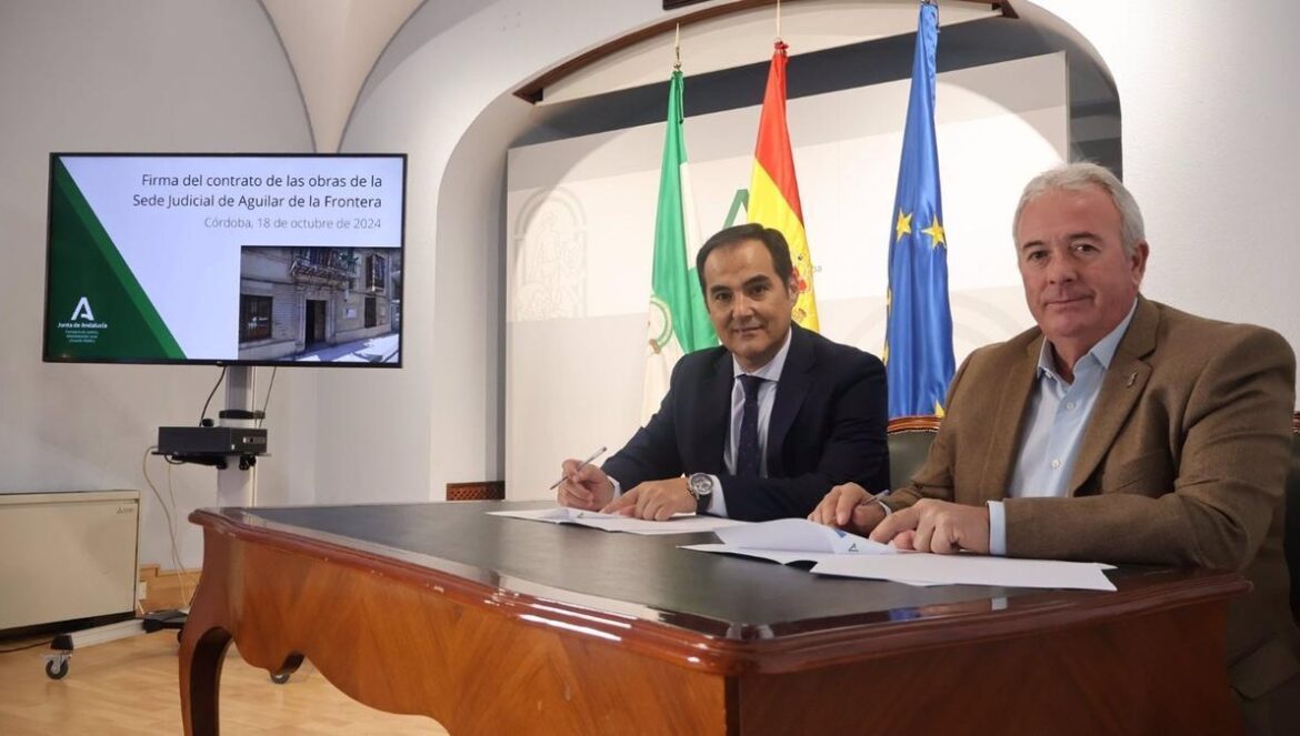 Firma con la empresa Construcciones Goruiz para la reforma de la sede judicial de Aguilar de la Frontera (Córdoba).