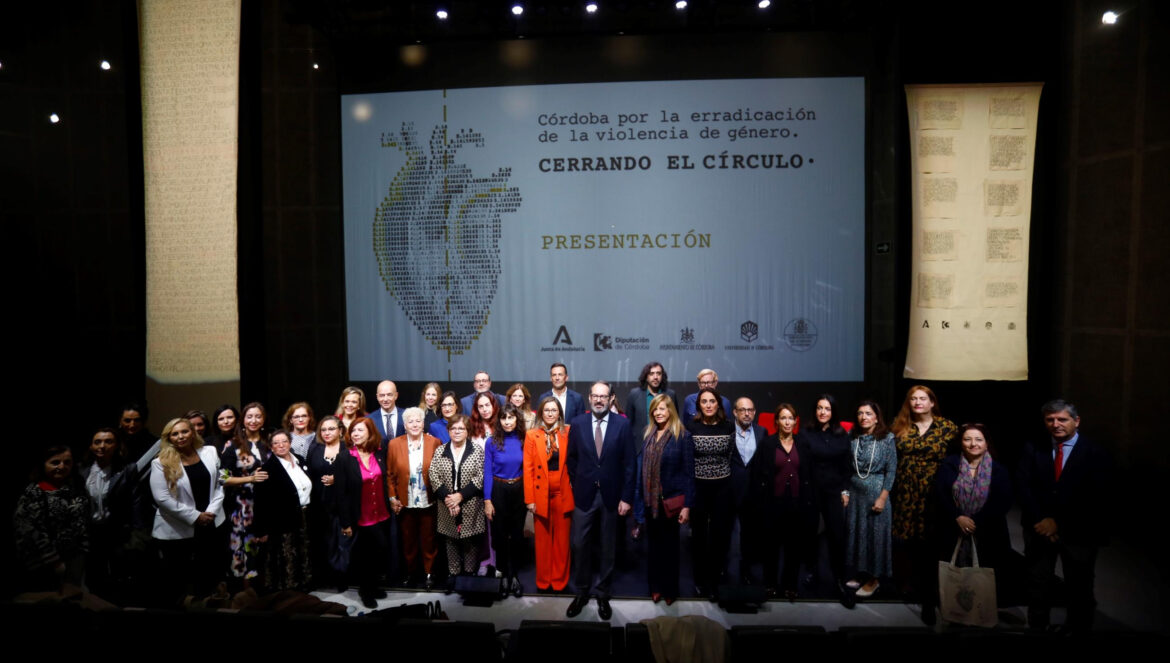 Foto de familia de los participantes en las jornadas. / Miguel Ángel Salas