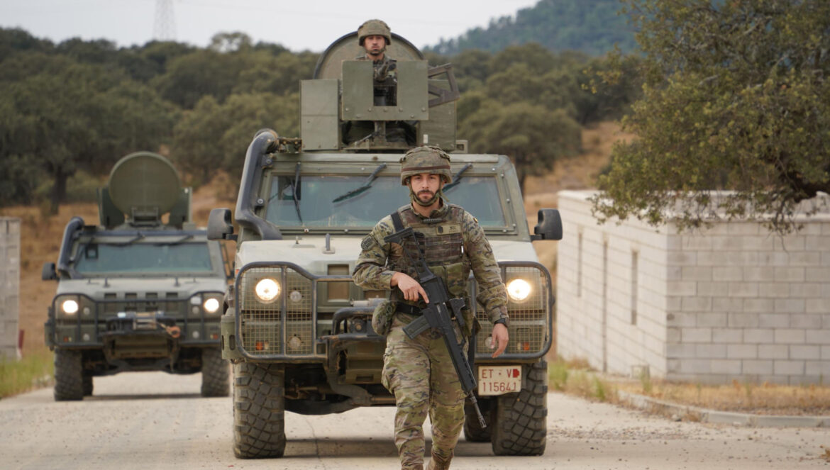 Efectivos militares en la base de Cerro Muriano / El Día