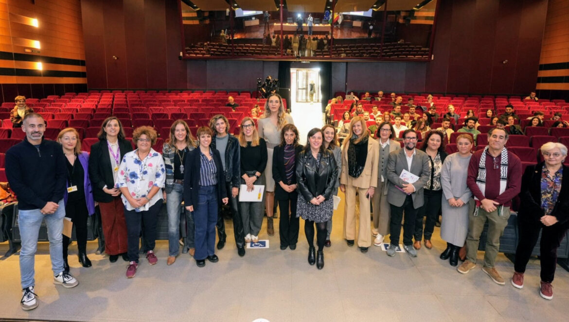 Foto de familia del acto celebrado en Córdoba este martes. / El Día