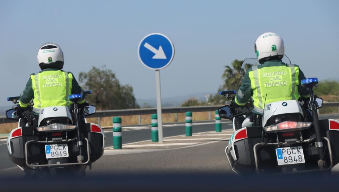 Imagen de archivo de dos guardias civiles GUARDIA CIVIL