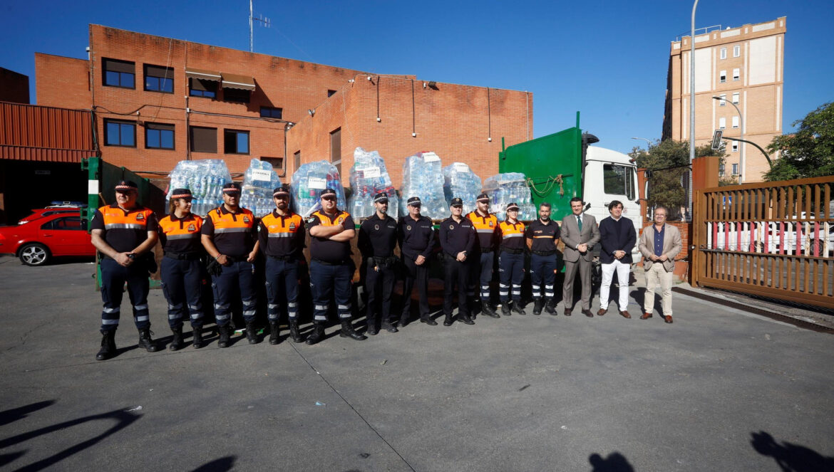Foto de familia de la despedida de los efectivos de Protección Civil. / Miguel Ángel Salas