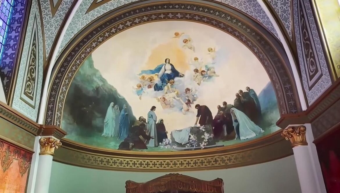 Capilla pintada por Julio Romero de Torres en la parroquia de la Asunción de Porcuna. Uno de los murales que pintó Romero de Torres en Porcuna. El rostro de Jesucristo tras la restauración de Rafael Romero de Torres.