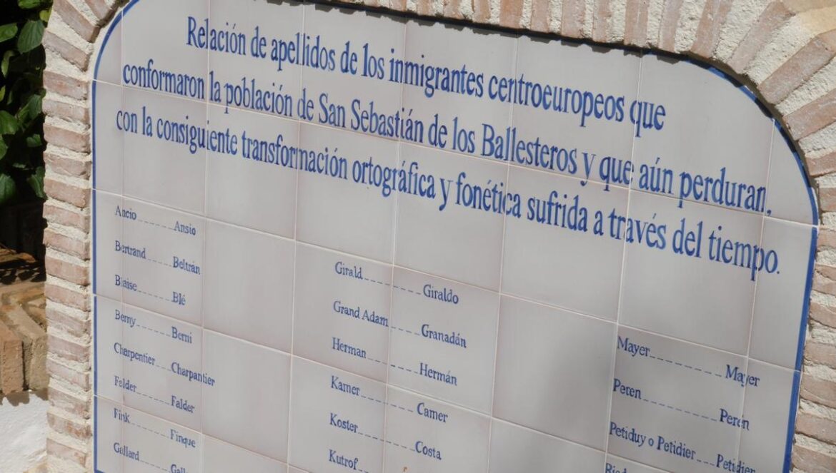 Apellidos de inmigrantes centroeuropeos que todavía perduran en San Sebastián de los Ballesteros MADERO CUBERO Escultura de Carlos III en la plaza de San Sebastián de los Ballesteros MADERO CUBERO