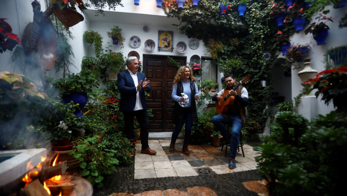 Actuación flamenca en el patio de Pastora, 2 en la edición de 2023. / Miguel Ángel Salas