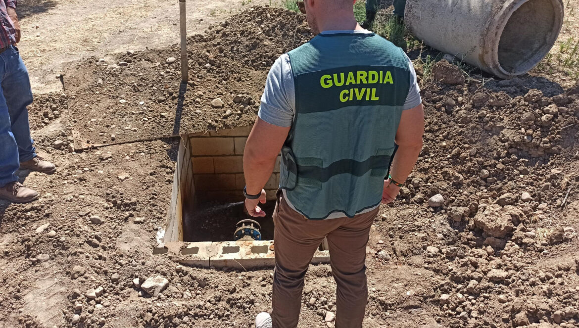 Uno de los pozos ilegales detectados por la Guardia Civil / El Día