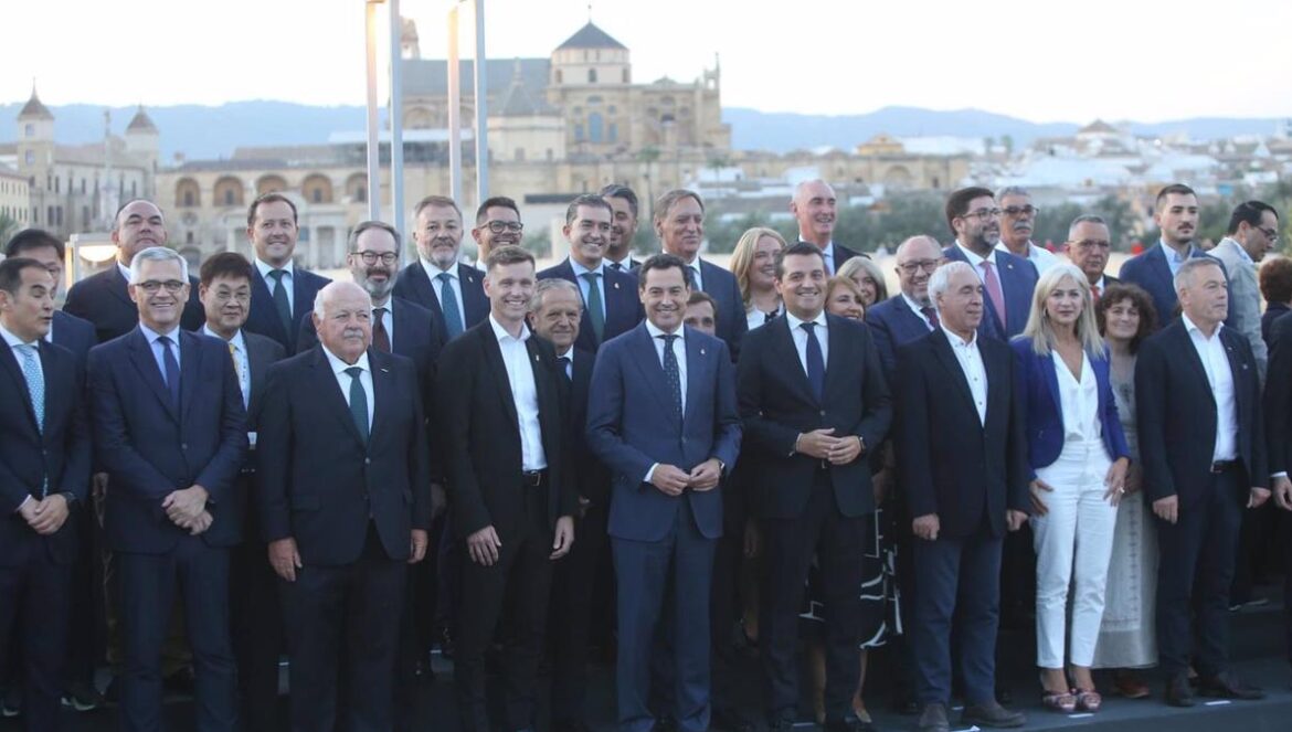 Autoridades asistentes al acto de apertura del Congreso Mundial de la Organización de Ciudades Patrimonio de la Humanidad en Córdoba.
