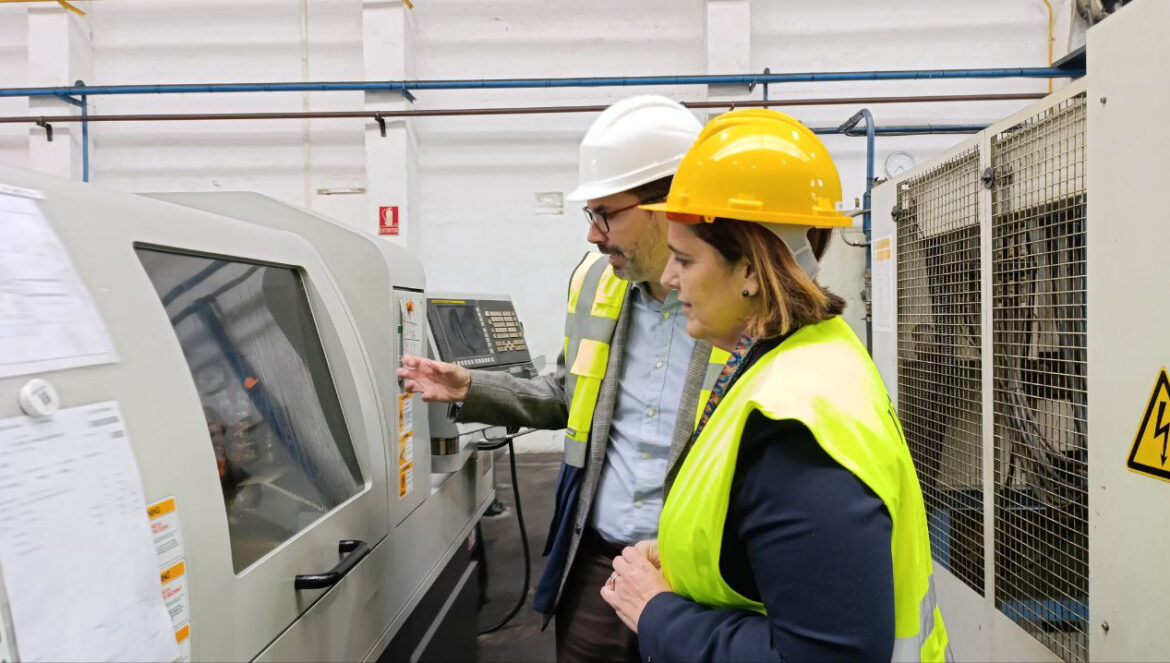 Visita a Electrotrans. / El Día