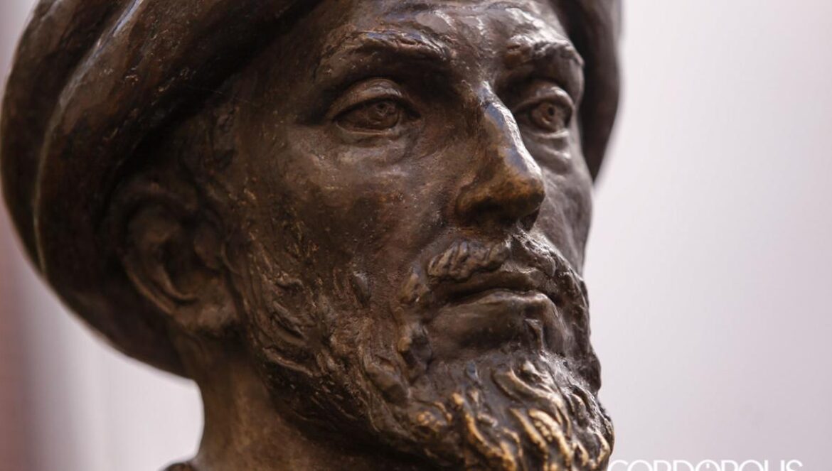 Estatua de Maimónides en Córdoba. MADERO CUBERO Manuel Bermúdez Vázquez.