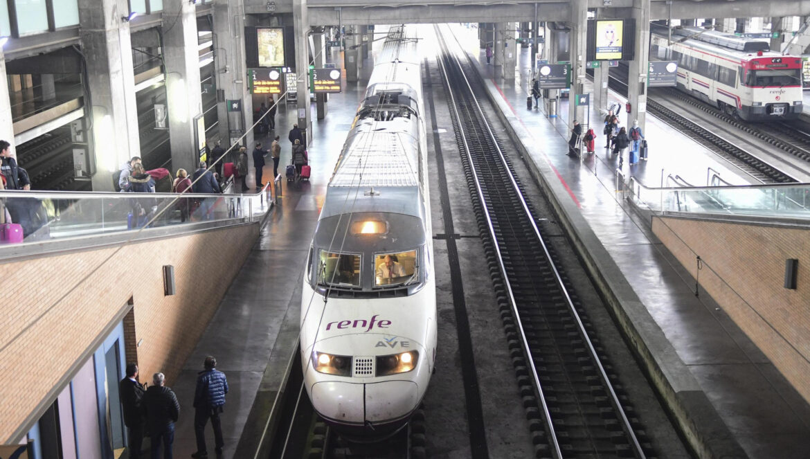 Un AVE en la estación de Córdoba. / El Día