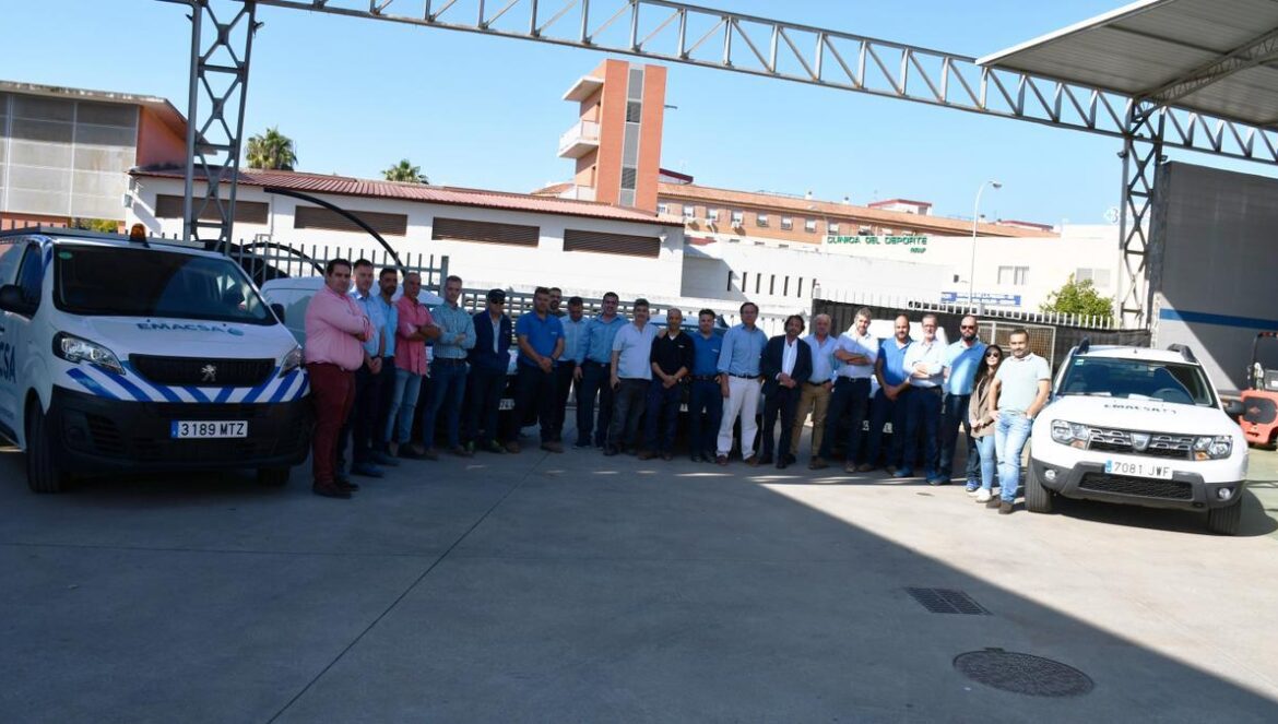 Un equipo de Emacsa se traslada a Valencia para ayudar a devolver el suministro potable en la zona afectada por la DANA.