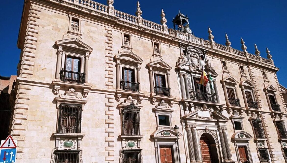 Fachada del TSJA en Granada.