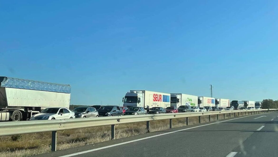 Retenciones provocadas por un accidente en la A-4.