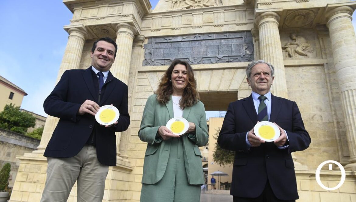 El alcalde de Córdoba, la directora de la Guía Repsol y el presidente de la Diputación de Córdoba J.M. AYALA