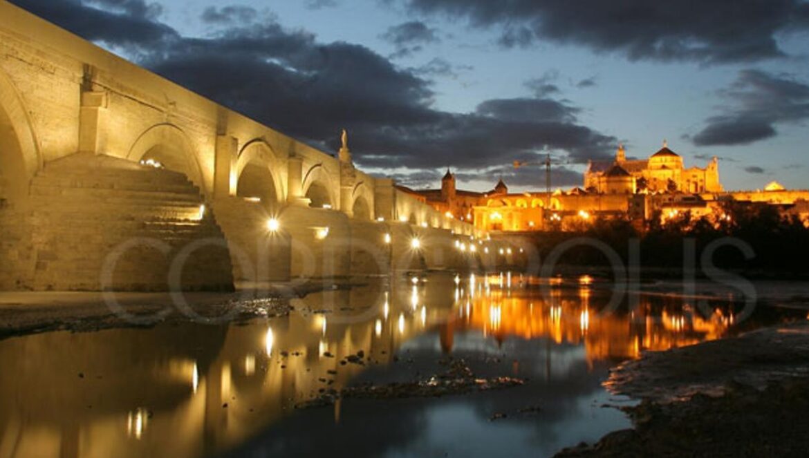 El Puente Romano de Córdoba, de noche MADERO CUBERO