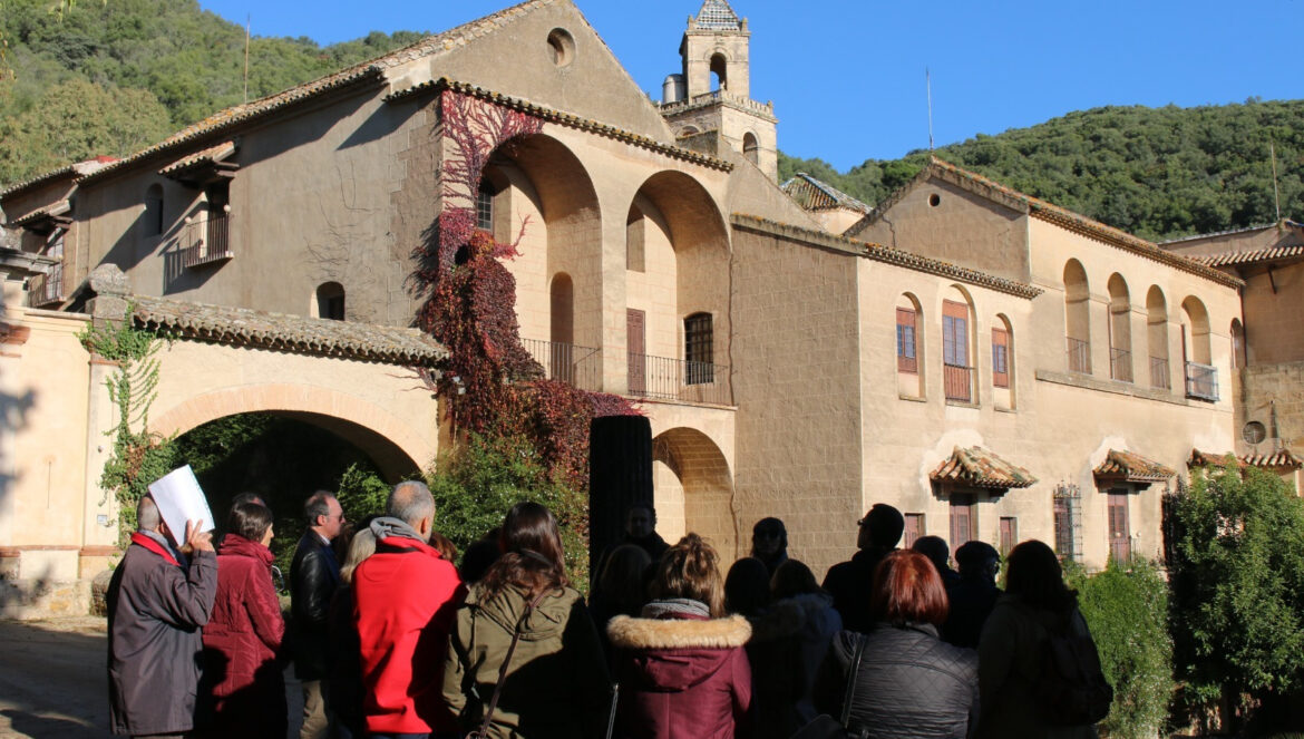 Turistas en el Monasterio de San Jerónimo de Valparaíso de Córdoba. / El Día