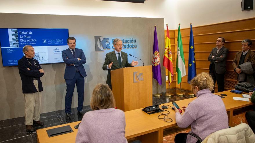 Salvador Fuentes presenta las líneas de la exposición sobre Rafael de la Hoz en Córdoba. / CÓRDOBA
