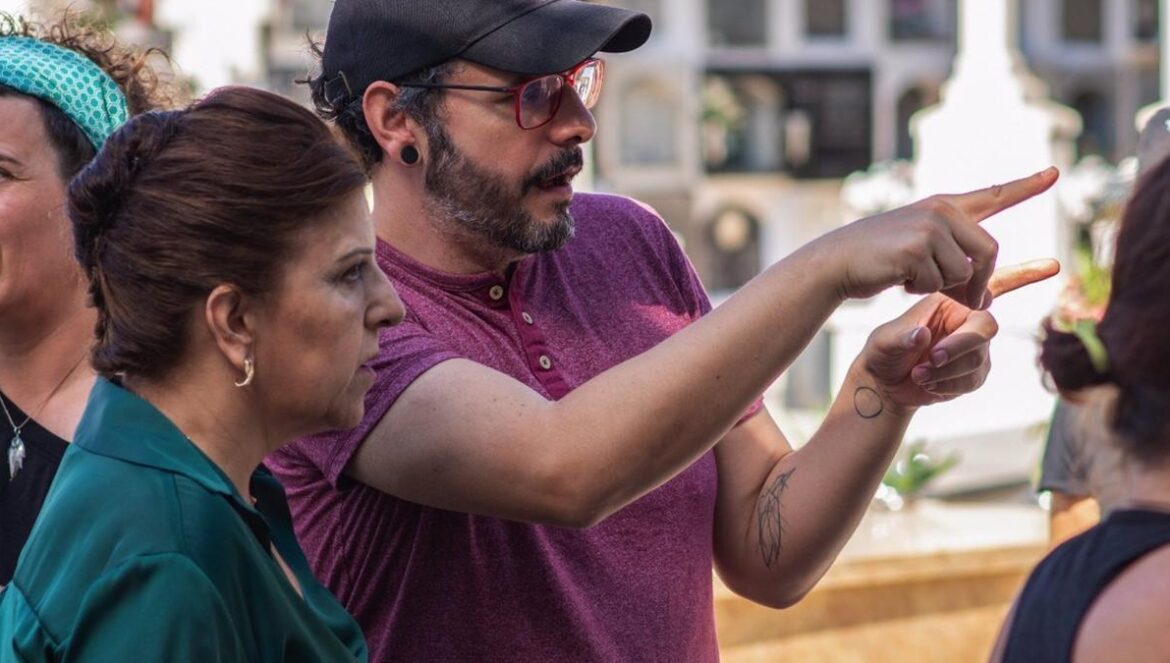 José Antonio Gutiérrez y Montse Torrent en pleno rodaje de 'Tumbas vecinas'.