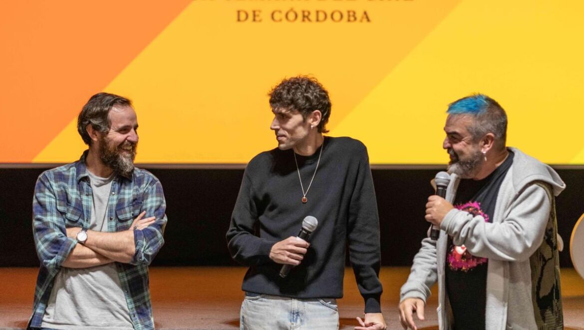 Fernando Navarro y Cristalino, de izquierda a derecha, guionista y actor de 'Segundo Premio'. Protagonistas del documental 'Orgullo Vieja'.