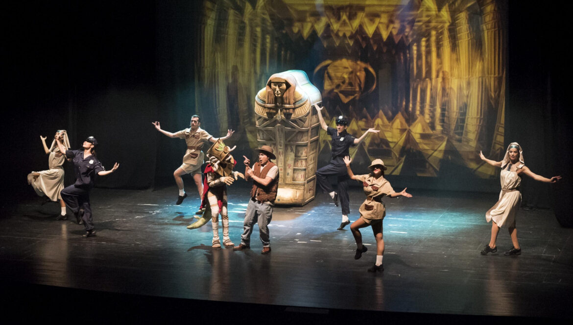 Escena del musical 'Tadeo Jones. La Tabla Esmeralda' / IMAE