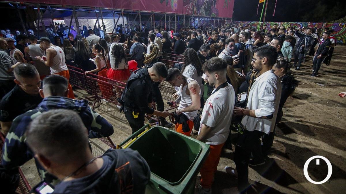 Jóvenes asisten a un festival en el Arenal ÁLEX GALLEGOS