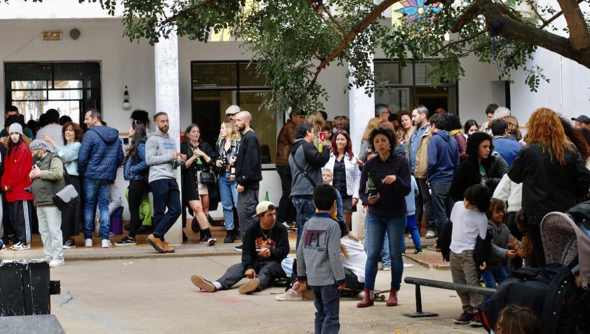 Una actividad cultural en el Luciana Centeno.
