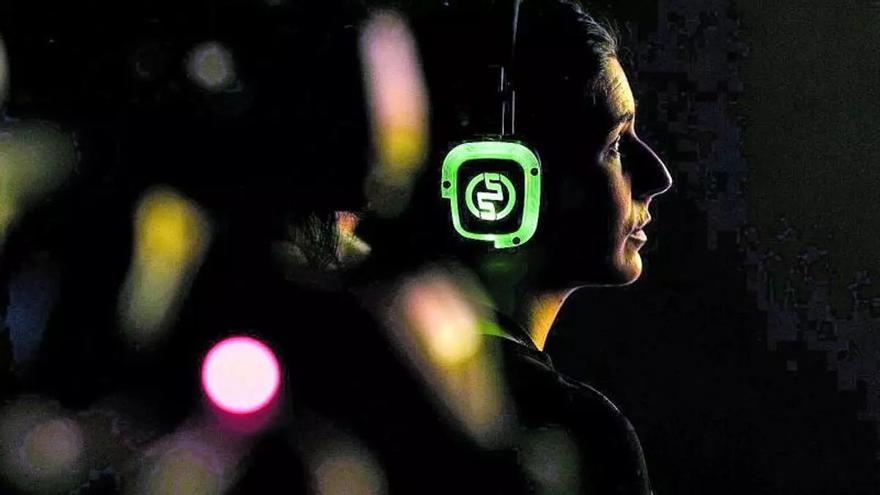 El mercado de contenidos musicales y audiovisuales producidos por IA generativa pase de 3.000 millones de euros (en 2023) a 64.000 (en 2028). / EFE
